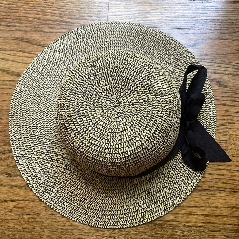Delux Elegant Tan and Black Women's Sun Straw Hat